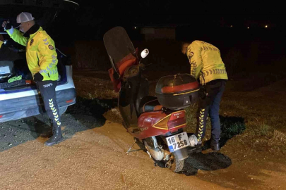 Çalıntı plaka ve motosikletle giderken polise yakalandı