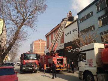 Bursa’da mobilya imalathanesinde yangın