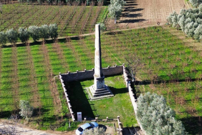 İznik’teki şeftali bahçesinde 2 bin yıllık dikilitaş