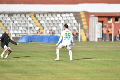 Bursaspor düşe kalka kazandı, gemiyi kaptan kurtardı