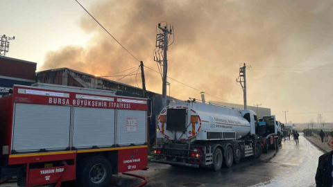 Bursa’daki 2 fabrika alevlere teslim oldu