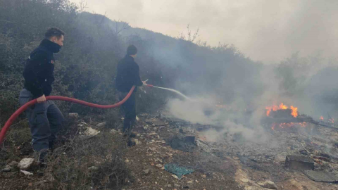 Barakada başlayan yangın ormana sıçramadan söndürüldü