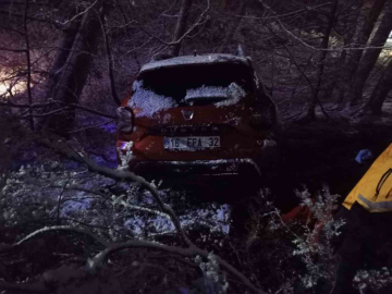 Kontrolden çıkan otomobil şarampole yuvarlandı: 1’i ağır 5 yaralı