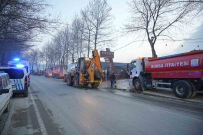 Yangın bölgesinde güvenlik önlemi alan polise saldırı