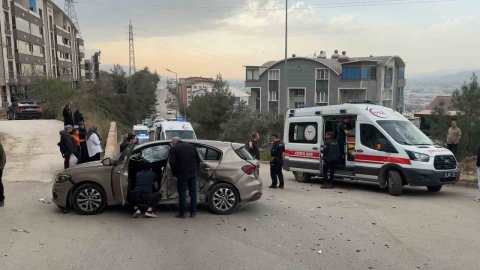 Bursa’da iki otomobil çarpıştı: 4 yaralı